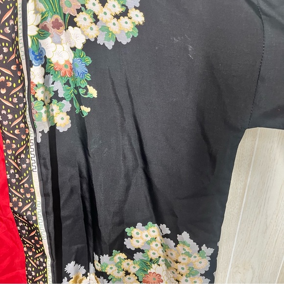 Gumps Black floral with red lining silk kimono - Picture 7 of 7